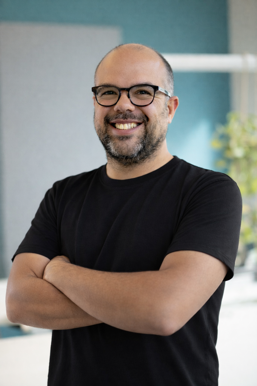 Mathi Fonseca smiling with a rainbow in the background